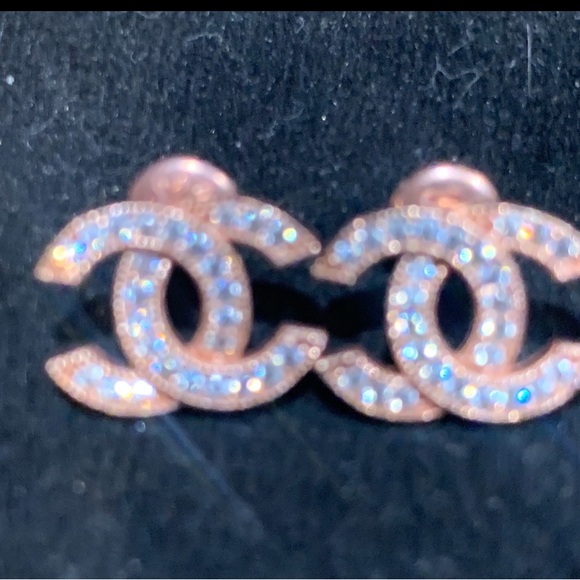 Gorgeous rare and fashionable cc earrings. Must have for true fashion diva - Picture 1 of 15